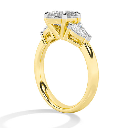 Pear LG Diamond Ring in Yellow Gold - BH Diamond Center Antwerp