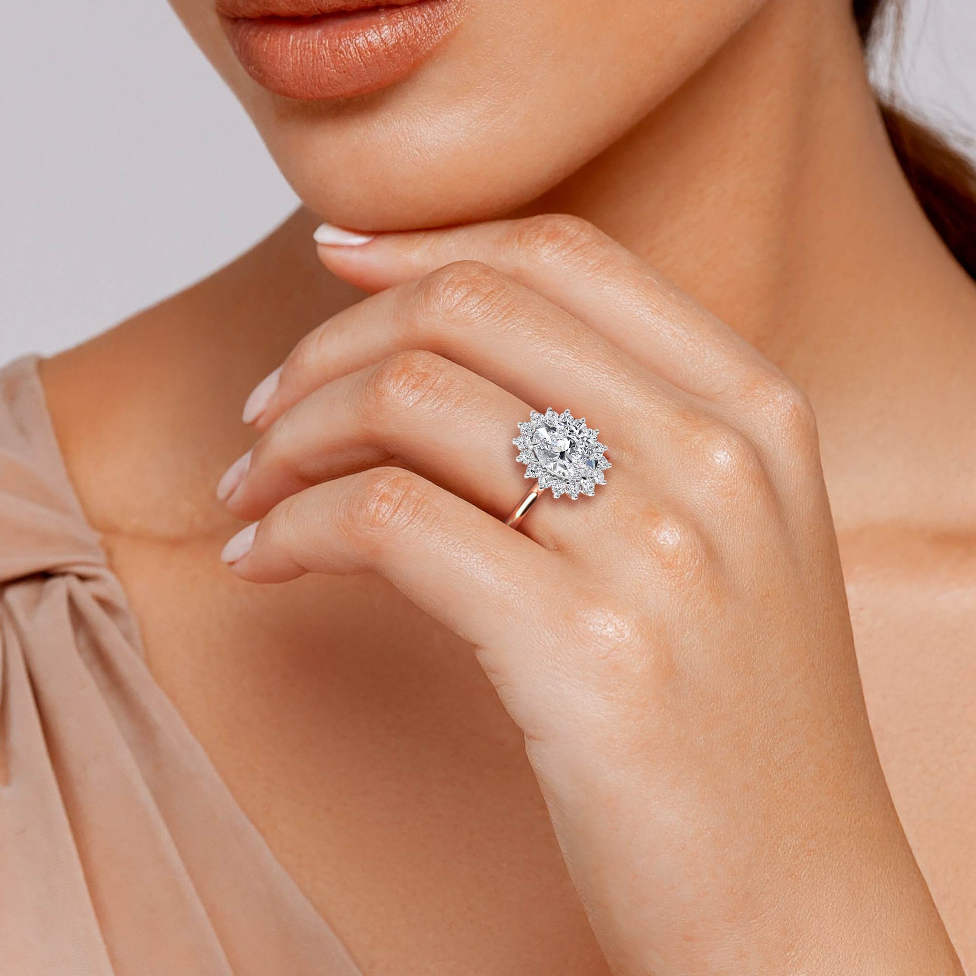 Round LG Diamond Ring in Rose Gold - BH Diamond Center Antwerp