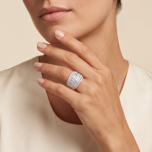 Round LG Diamond Ring