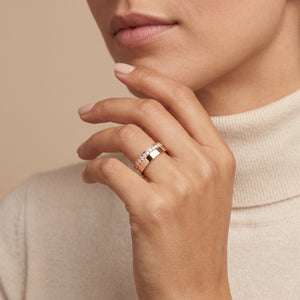 Round LG Diamond Ring